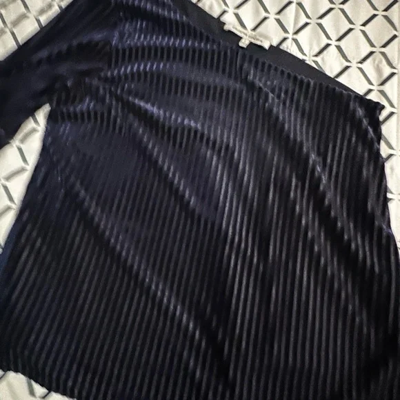 One shoulder top, velvet, blue. Like new - Picture 3 of 4